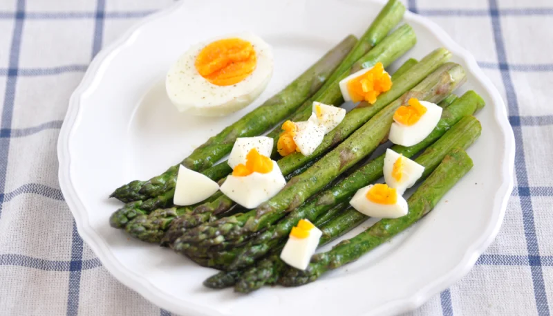 Asparagi con uova sode