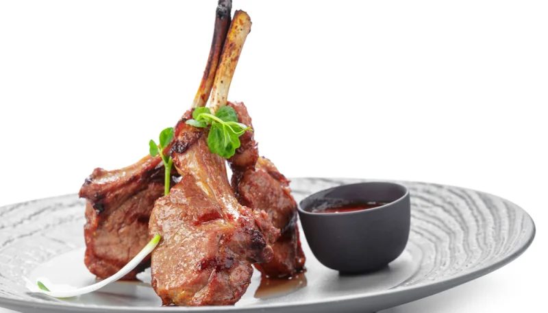 Costolette di agnello con acciughe