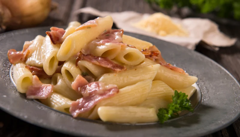 Penne con pancetta e gorgonzola