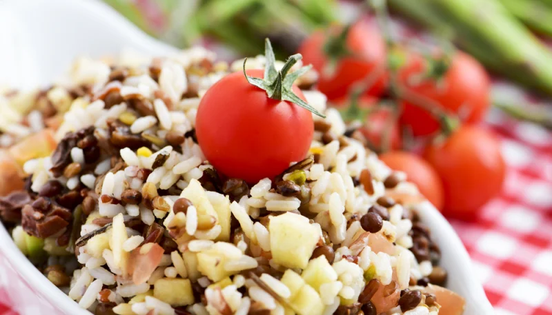 Insalata di riso con funghi e prosciutto cotto