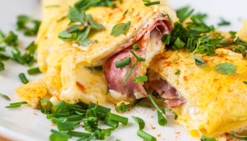Omelette al prosciutto e formaggio