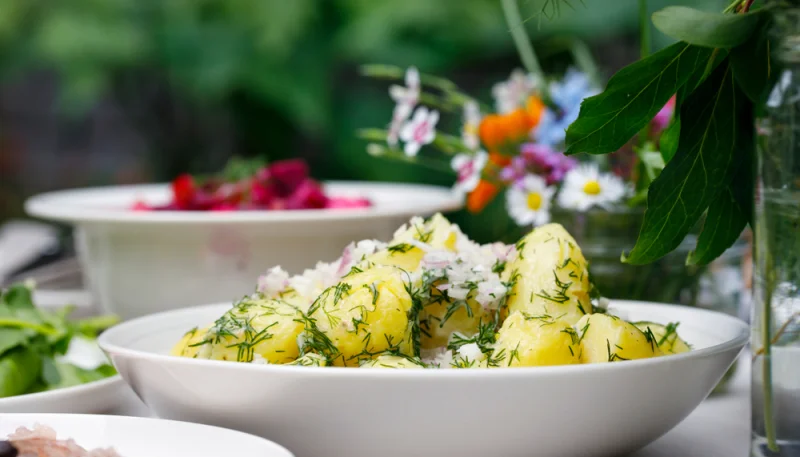 Patate e finocchi con yogurt e capperi