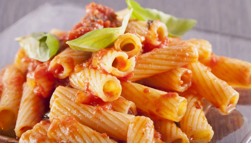 Rigatoni con pesto di peperoni