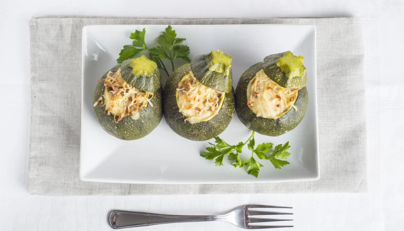 Zucchine ripiene con tonno e mozzarella