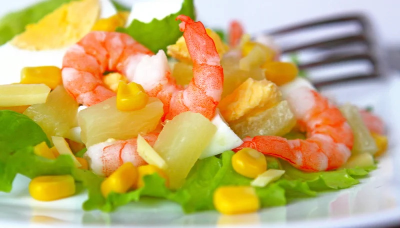 Insalata di gamberi e ananas