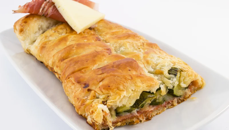 Rotolo di pasta sfoglia con zucchine