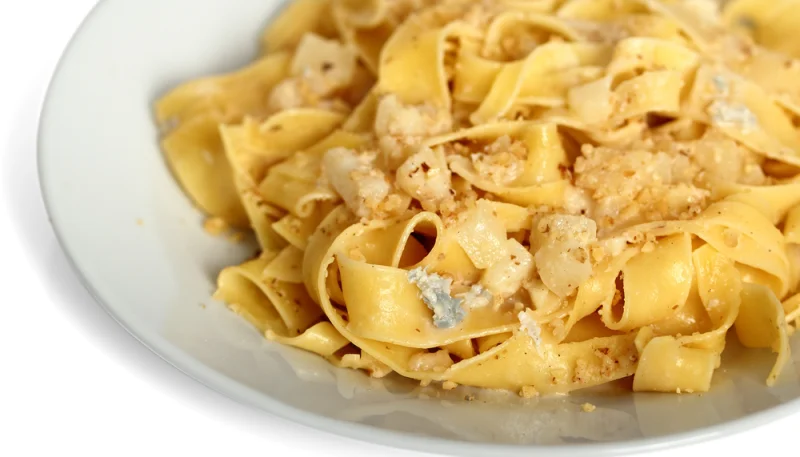 Fettuccine alle noci e gorgonzola