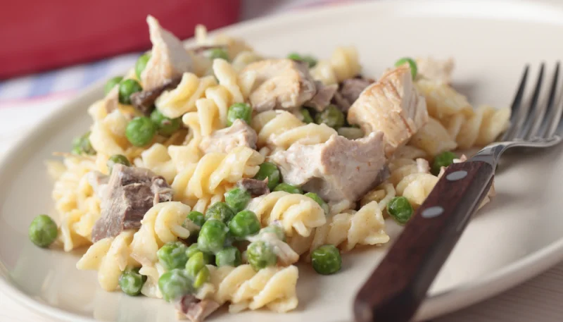 Fusilli con salsa di tonno e piselli