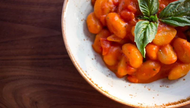 Gnocchi di patate al pomodoro e basilico