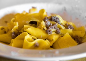 Pasta con salsiccia e stracchino