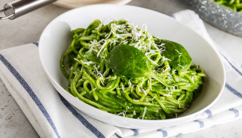 Spaghetti con crema di spinaci