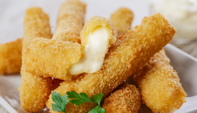 Stick di mozzarella fritti