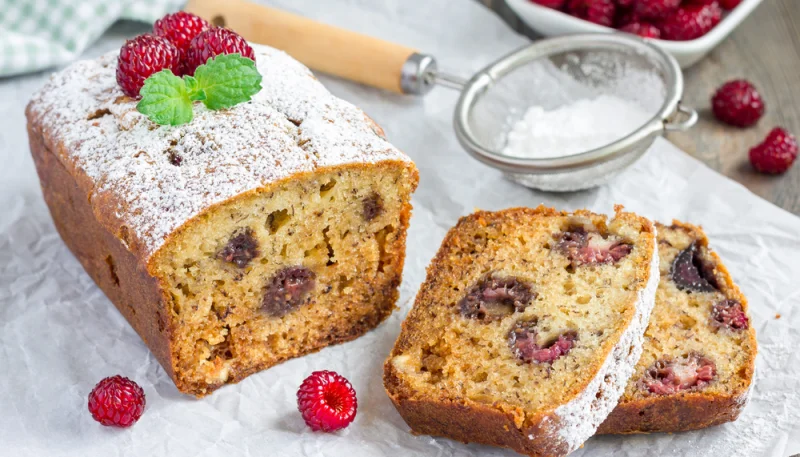 Cake con banana e lamponi