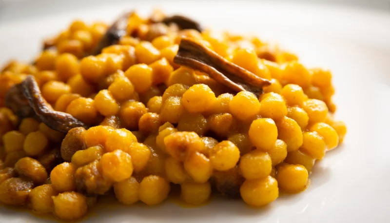 Fregola allo zafferano e funghi