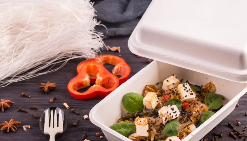 Spaghetti di riso e tofu al forno