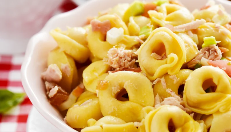 Tortellini ripieni di tonno e avocado