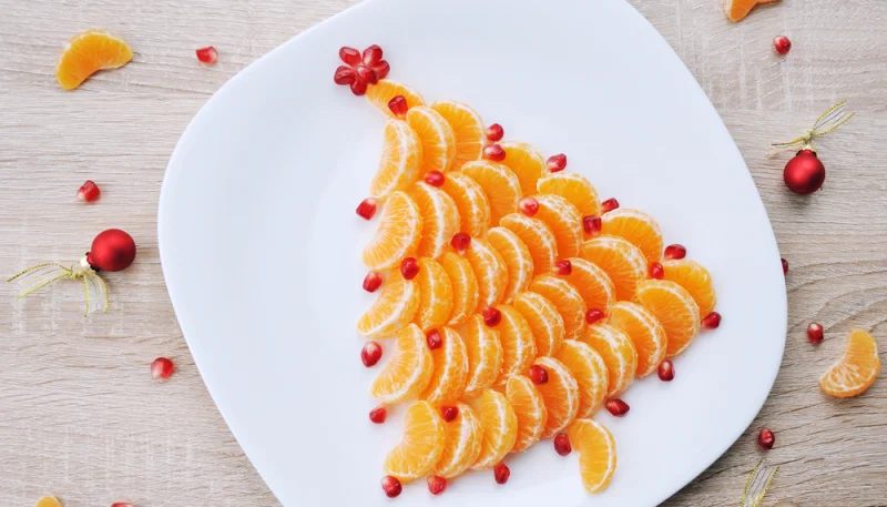 Albero di Natale con mandarini e melograno