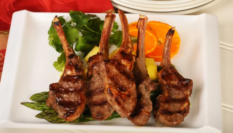 Costolette di agnello con salsa alle arance