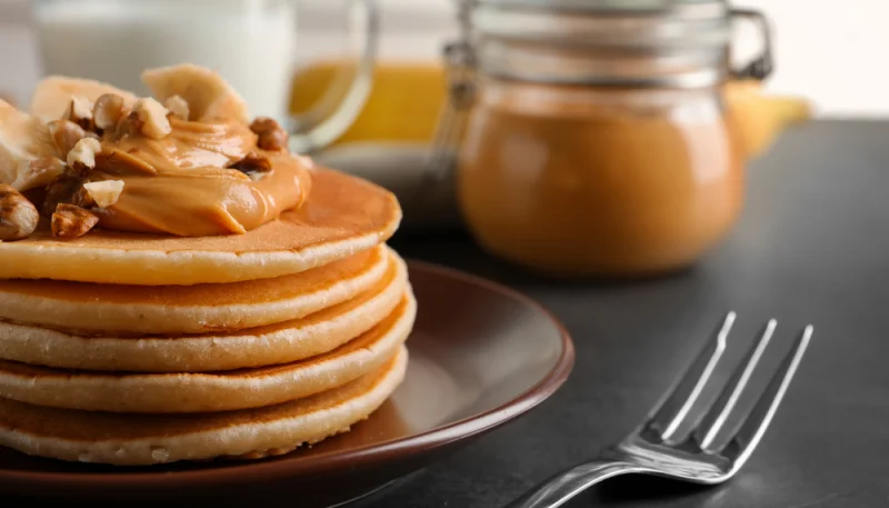 Pancake ripieni al burro di arachidi