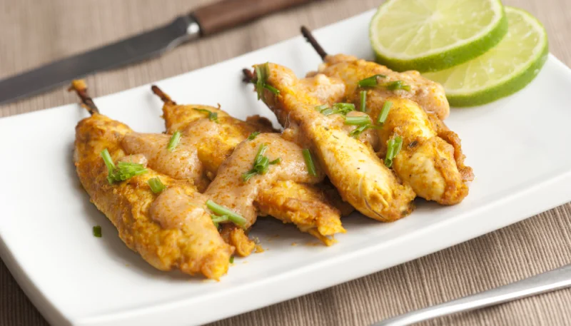 Satay di pollo con salsa di arachidi