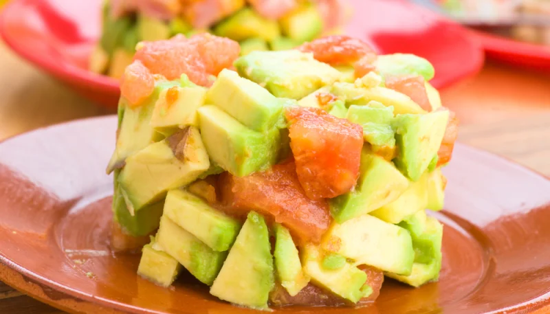 Tartare di avocado con pomodoro