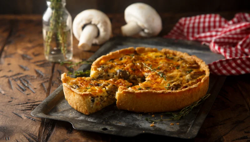 Torta salata con champignon