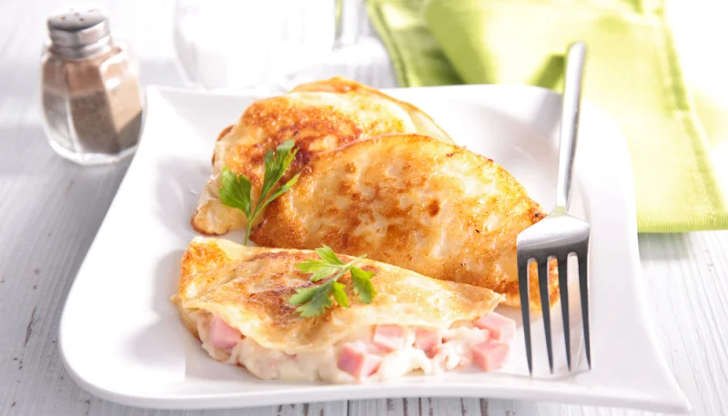 Crêpes al formaggio e prosciutto cotto