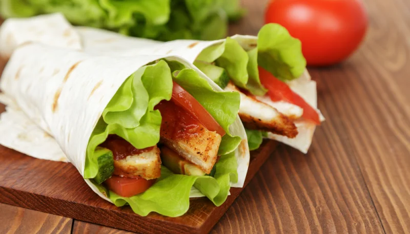 Fajitas di pollo con pancetta e formaggio