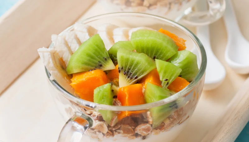 Muesli con frutta fresca