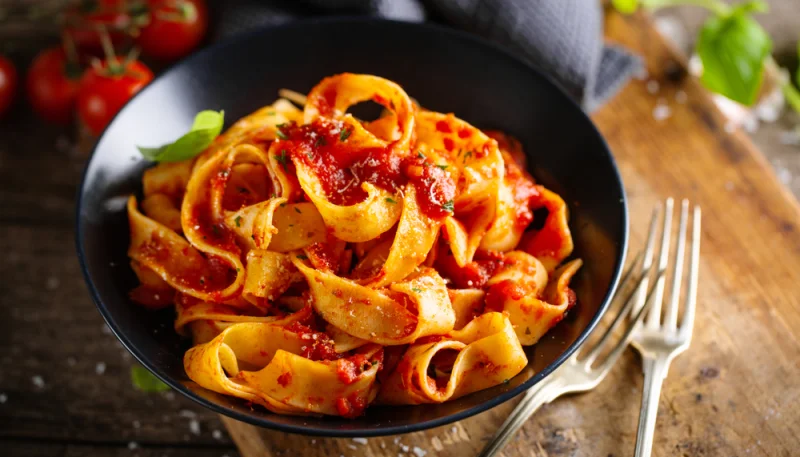 Tagliatelle peperoni e capperi