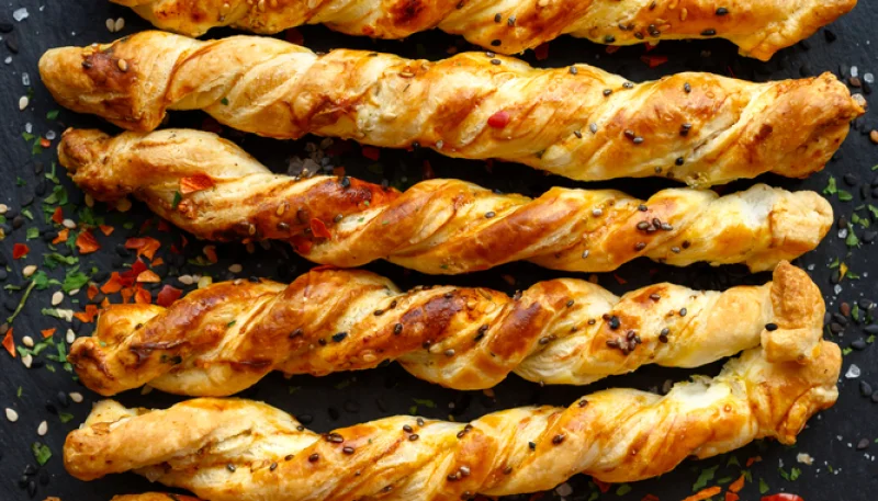 Torciglioni di pasta sfoglia al formaggio