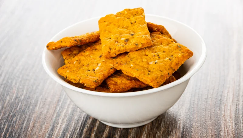 Biscotti salati alla pizza