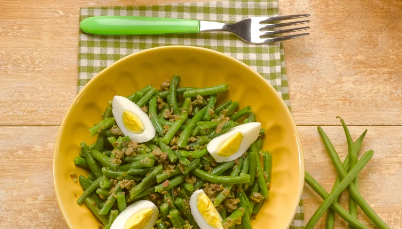 Fagiolini con capperi e uova sode