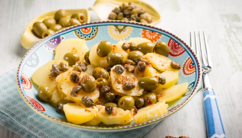 Patate con capperi e olive