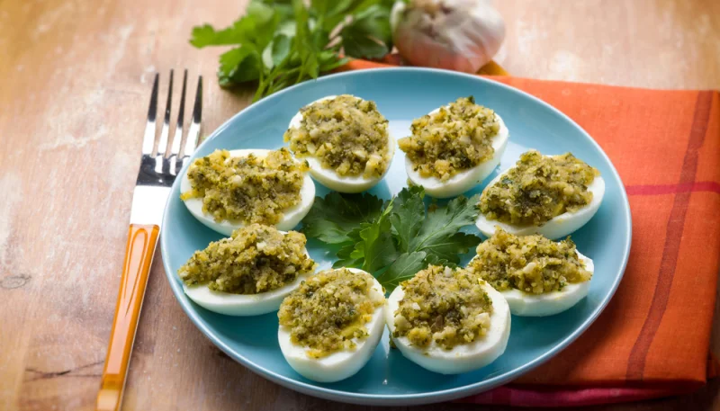 Uova sode con ripieno alle erbette