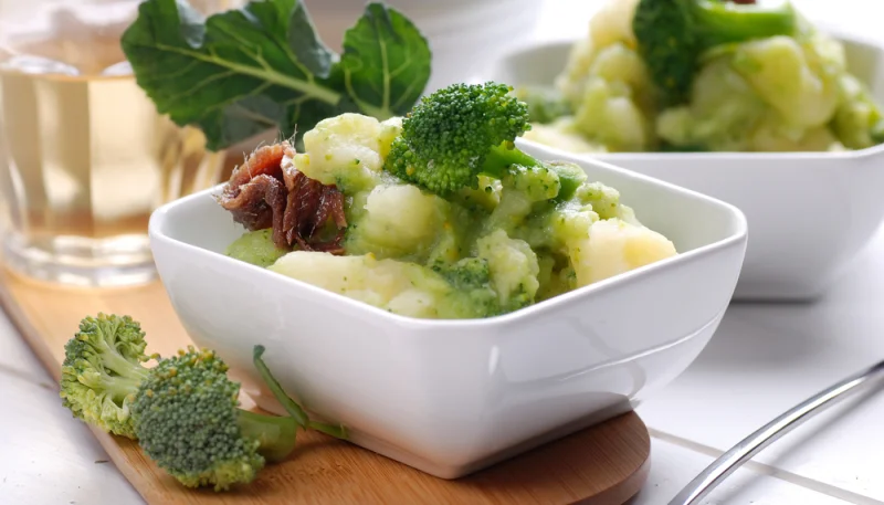 Broccoli con acciughe e patate