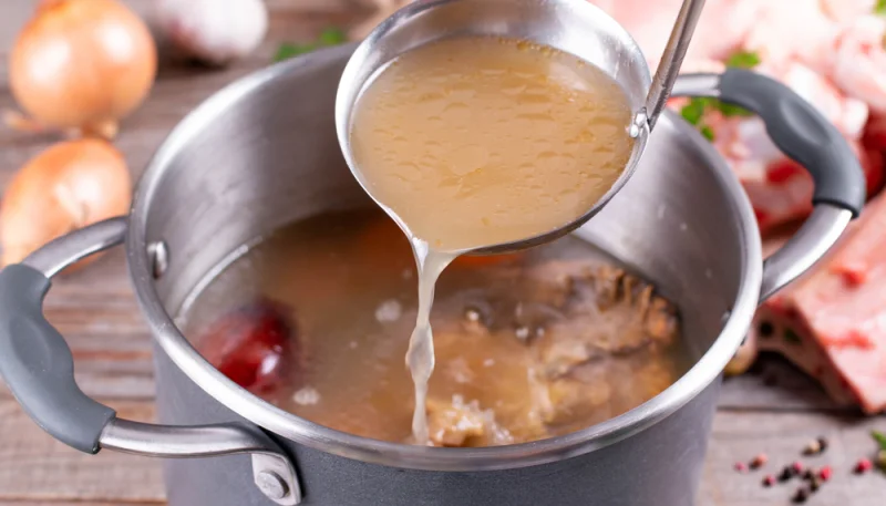 Brodo di prosciutto crudo