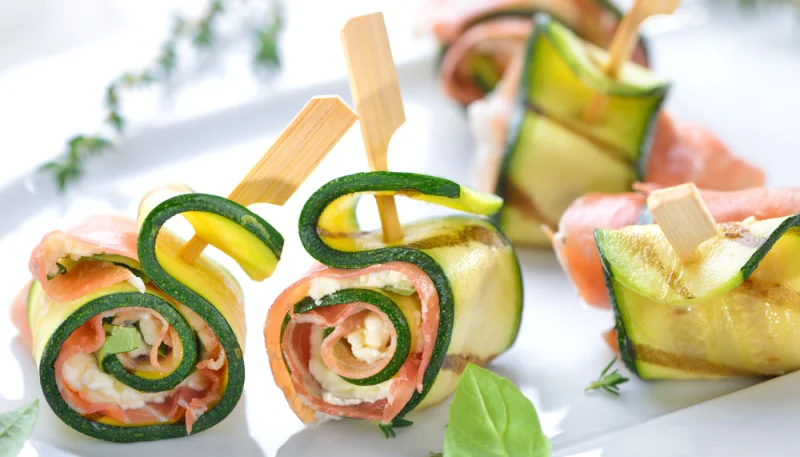 Rotolini di zucchine con crudo e robiola