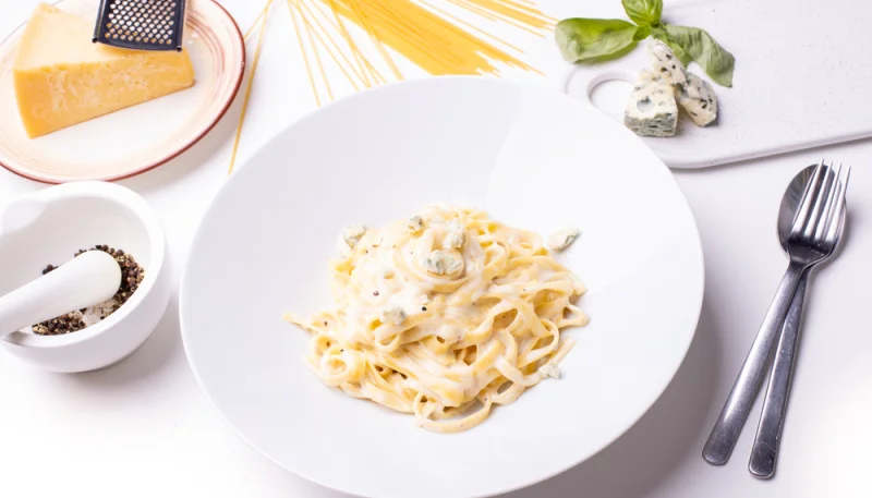 Spaghetti al gorgonzola e pepe
