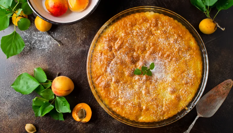 Torta di pane, pere e pesche