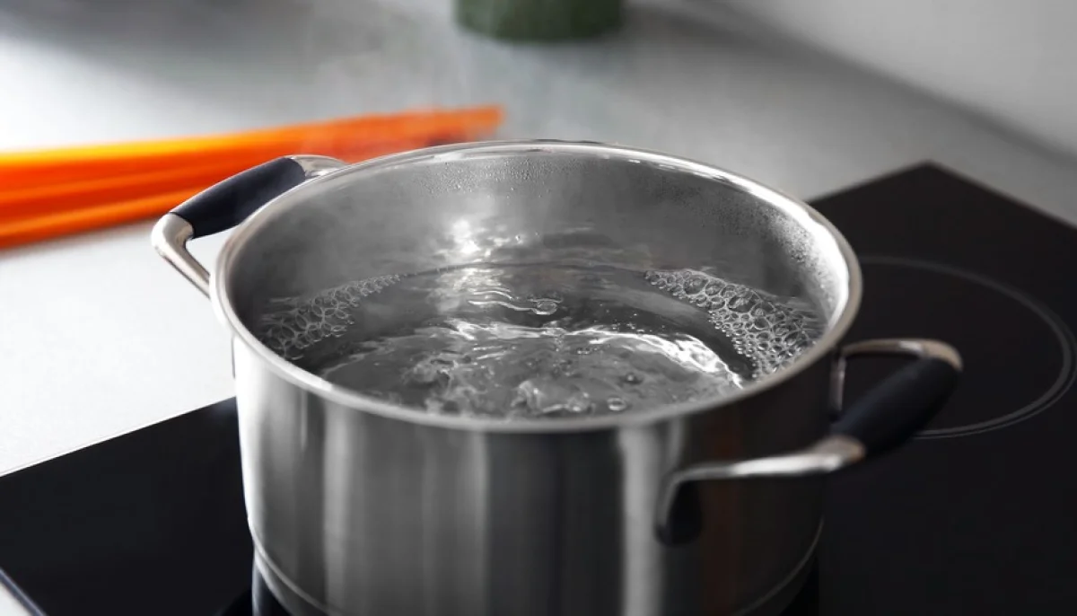 Evitare che l'acqua di cottura trabocchi dalla pentola