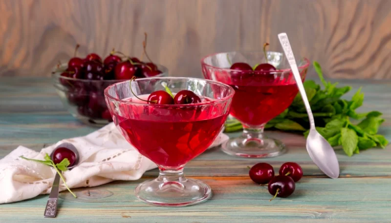 Gelatina alcolica di ciliegie