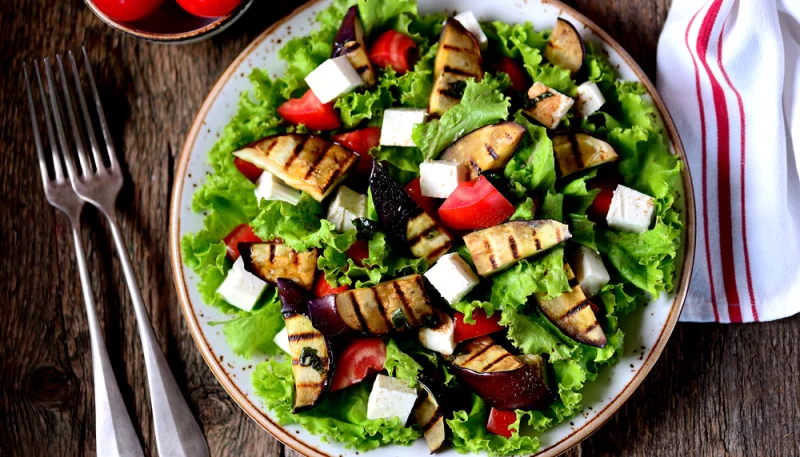 Insalata di melanzane pomodori e feta
