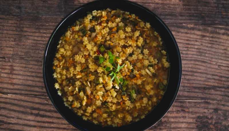 Pasta con lenticchie e prosciutto