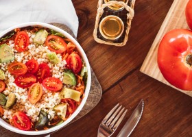 Insalata di riso freddo all'avocado