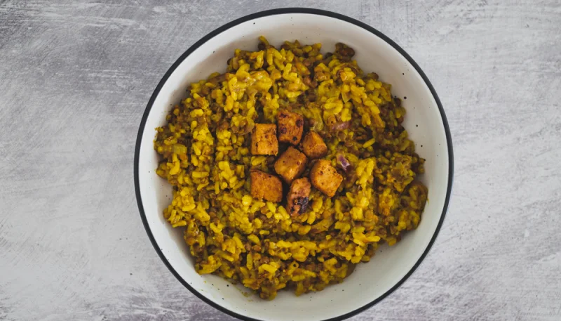 Insalata di riso con lenticchie e tofu