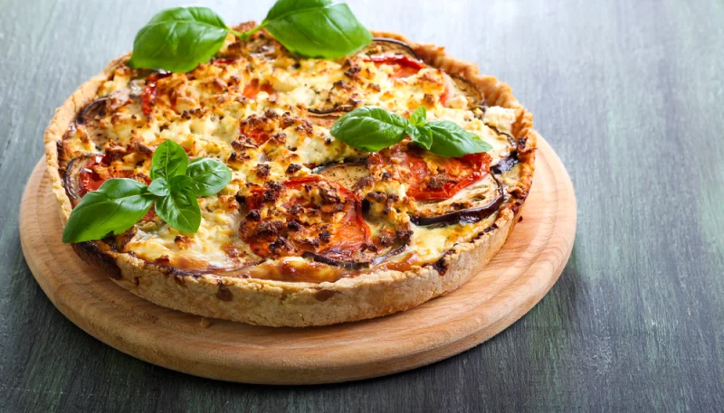 Quiche con melanzane pomodori e feta