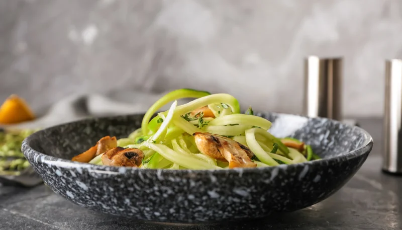 Spaghetti di zucchine ai funghi