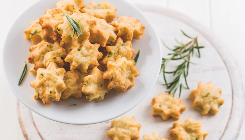 Biscotti salati al rosmarino e formaggio