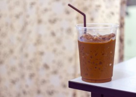 Caffè con cioccolato, peperoncino e vaniglia